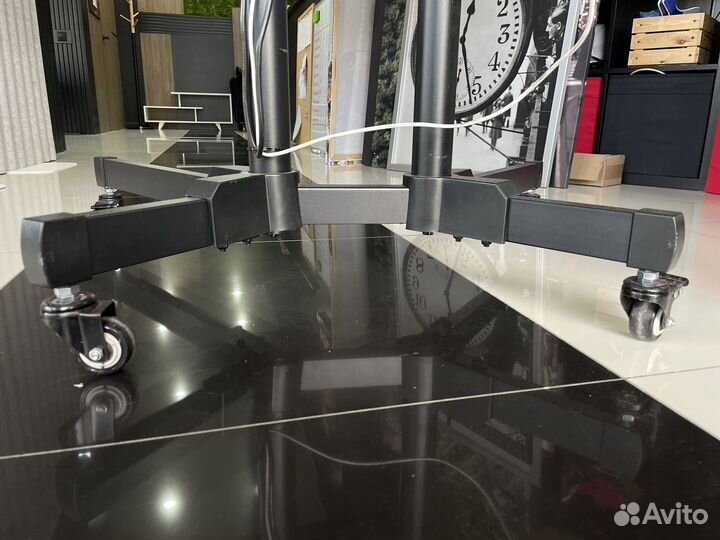 Стойка для телевизора на колесах