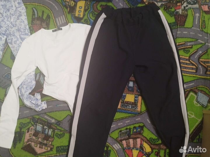 Два больших пакета фирменной одежды 42 -44