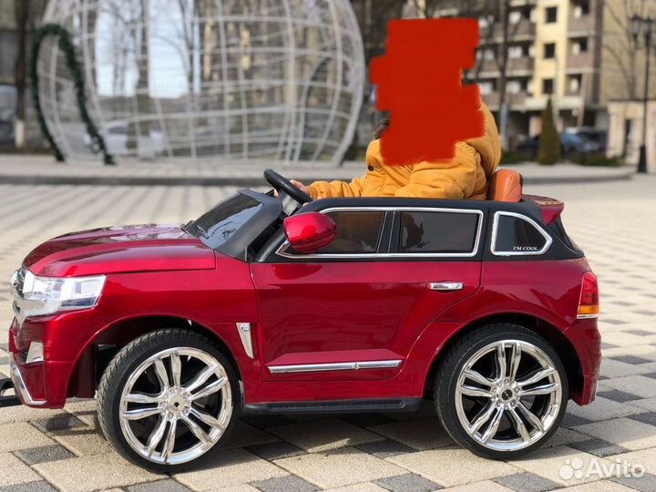 Электромобиль toyota land- cruiser 200, красный