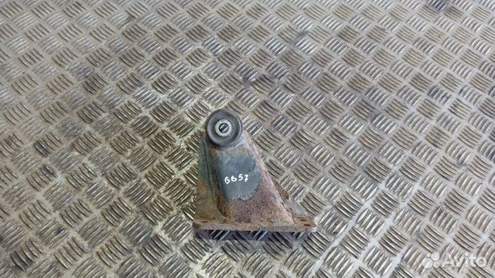 Кронштейн подшипника правый Man Tgl