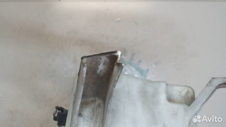 Бачок омывателя Toyota Tundra, 2009