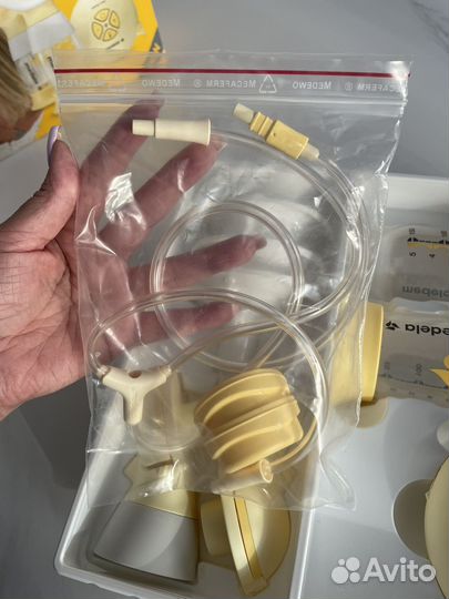 Молокоотсос электрический Medela Maxi Flex