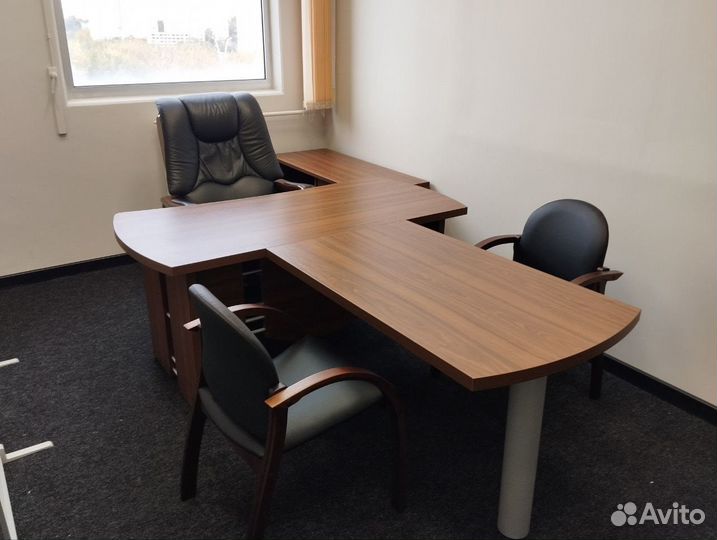 Стол руководителя с приставкой. С ндс