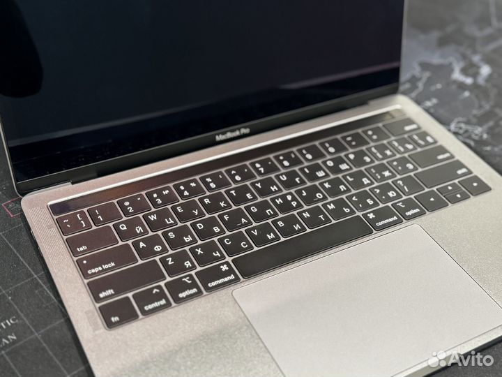 Macbook Pro 13 i5 2017 год 8/256 гб