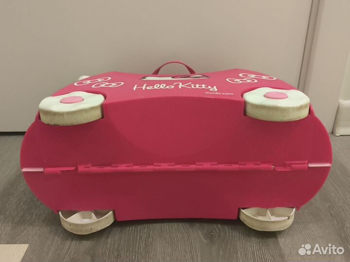 Чемодан на колесах детский для девочки