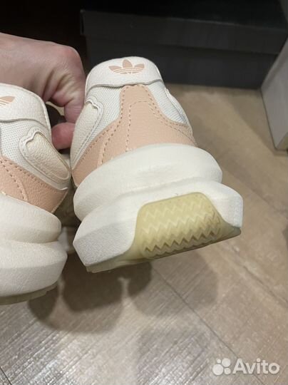 Кроссовки женские adidas 39