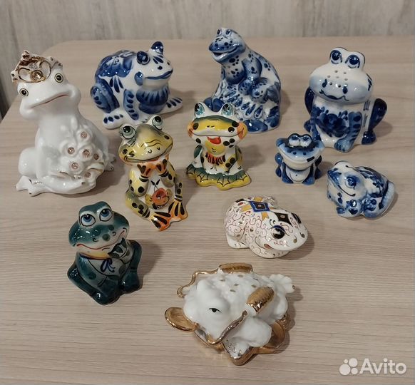 Фигурки коллекционные лягушек