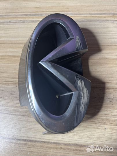 Значок на передний бампер Infiniti G25