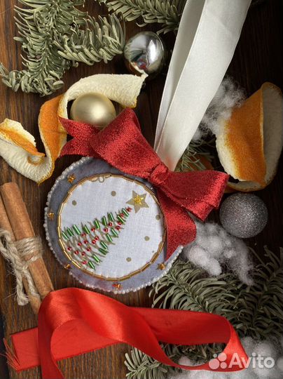 Елочные игрушки из фетра. Шарик