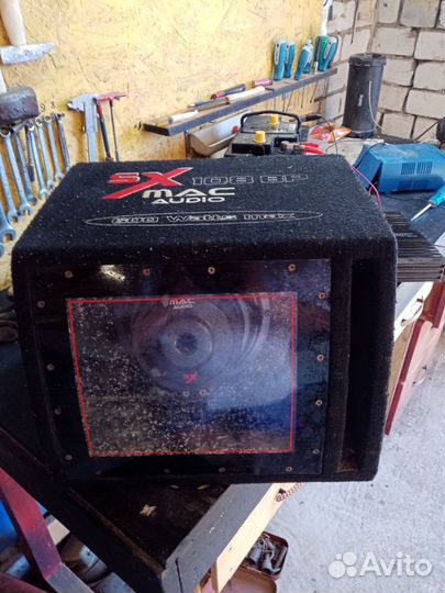 Сабвуфер и усилитель в автомобиль