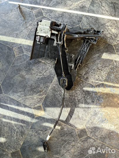 Замок двери передней левой Fusion