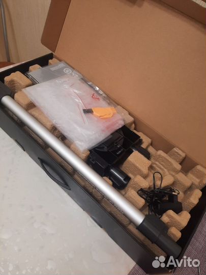 Пылесос вертикальный RED solution RV-UR362