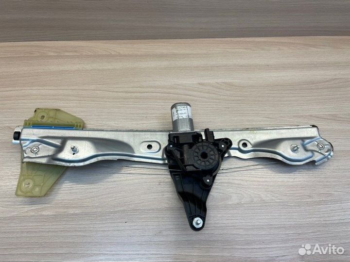 Стеклоподъемник передний правый LADA X-Ray Cross