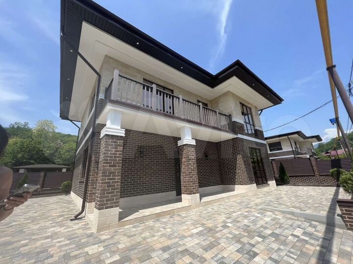 Коттедж 195 м² на участке 5 сот.