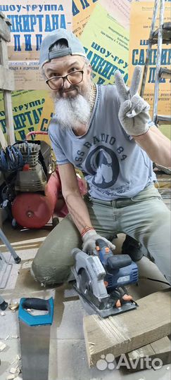 Актёр массовкиМодель