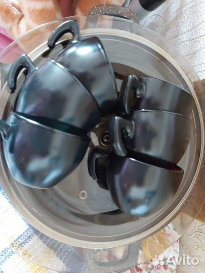 Кофейные чашки с блюдцами