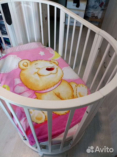 Детская кроватка круглая овальная с маятником