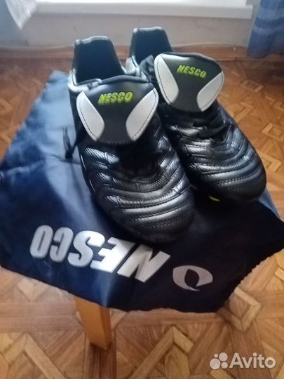 Футбольные бутсы nesco
