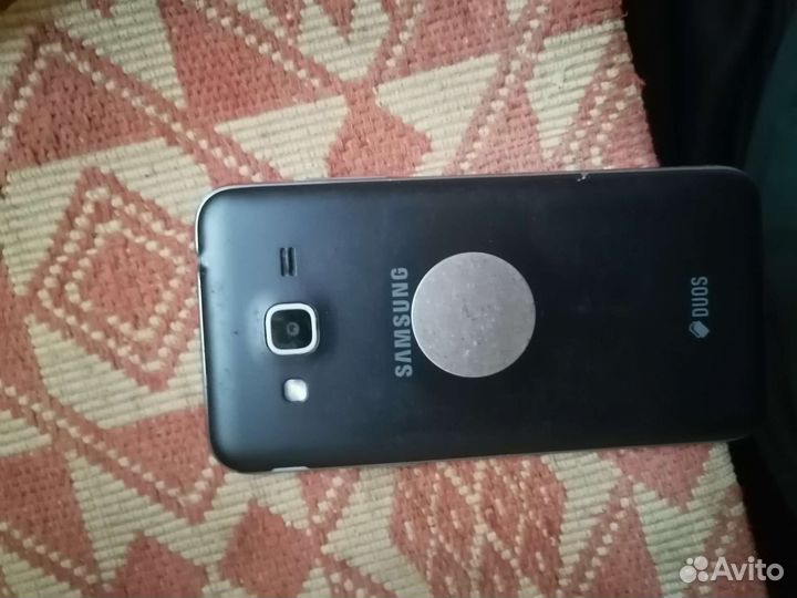Телефон Samsung galaxy j3