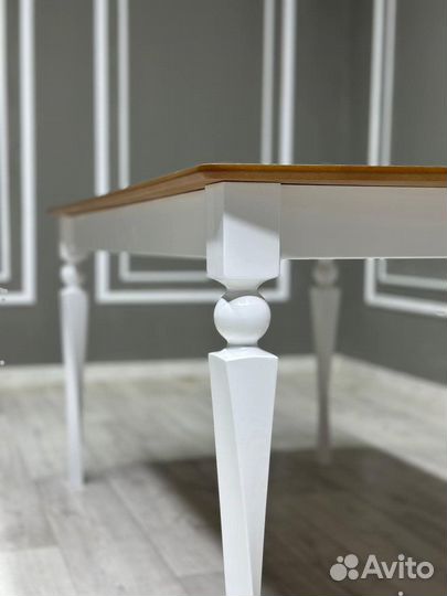 Стол и стулья новые