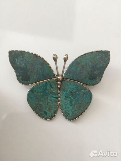 Бабочка брошь с жадеитом