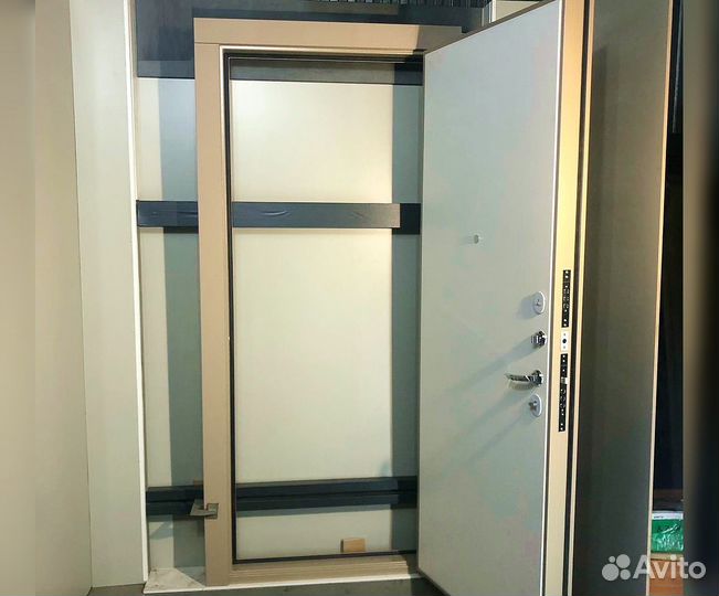 Входная дверь