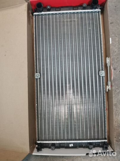 Радиатор охлаждения двигателя Chevrolet niva