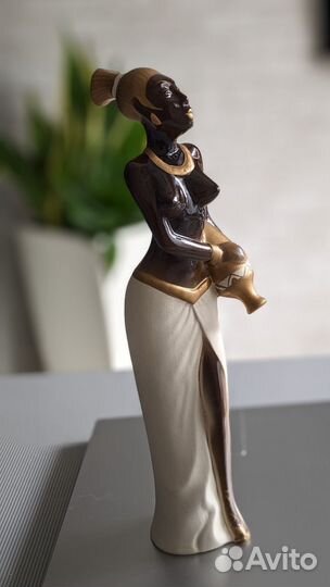 Статуэтка Эфиопка с кувшином