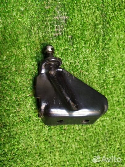 Кронштейн задний левый Ford Maverick TM1 GZ 2006