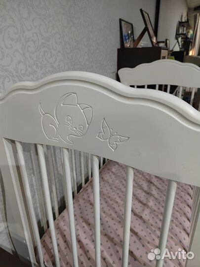 Детская кроватка с маятником и ящиком