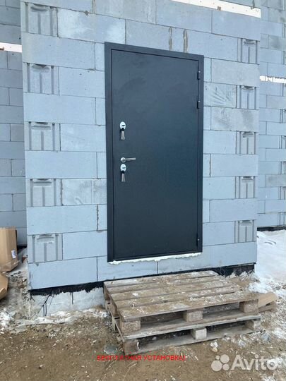 Металлическая входная дверь с установкой в подарок
