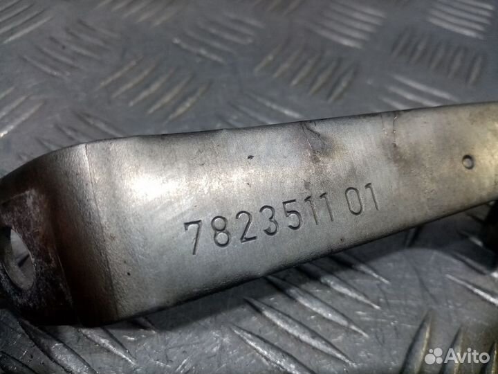 Б/У Кронштейн катализатора#001