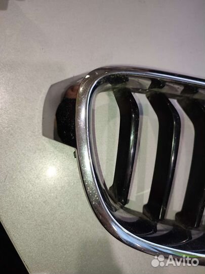 Решетка радиатора правая для BMW 3-серия F30