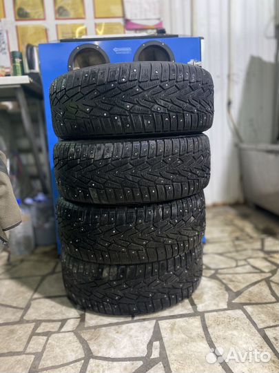 Nokian Tyres Hakkapeliitta 7 215/55 R17 98T