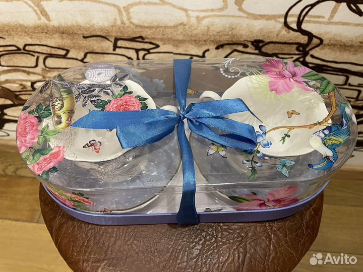 Подарочный набор из двух чашек с блюдцами