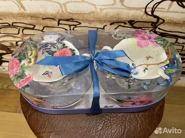 Подарочный набор из двух чашек с блюдцами