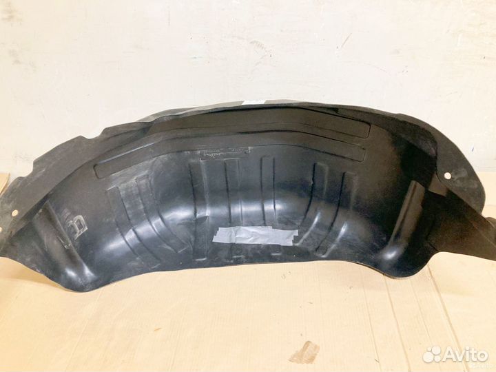 Подкрылок (локер) задний правый Ford Transit