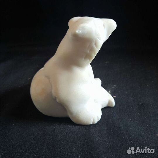 Винтажная статуэтка из мрамора Белый медведь