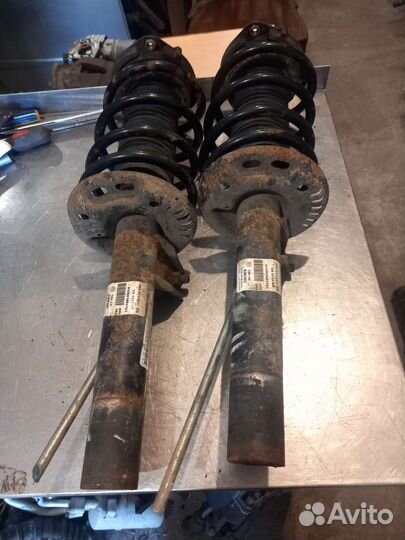 Стойки передней подвески VW Jetta 5