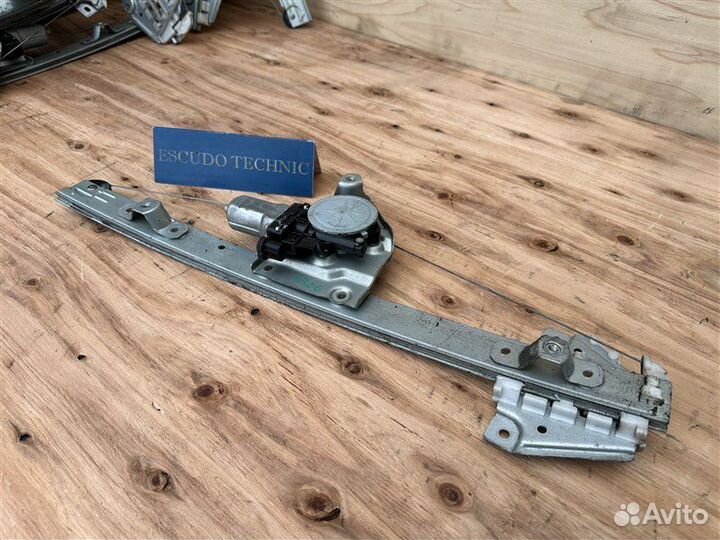 Стеклоподъемник левый Suzuki Escudo TD54W J20A