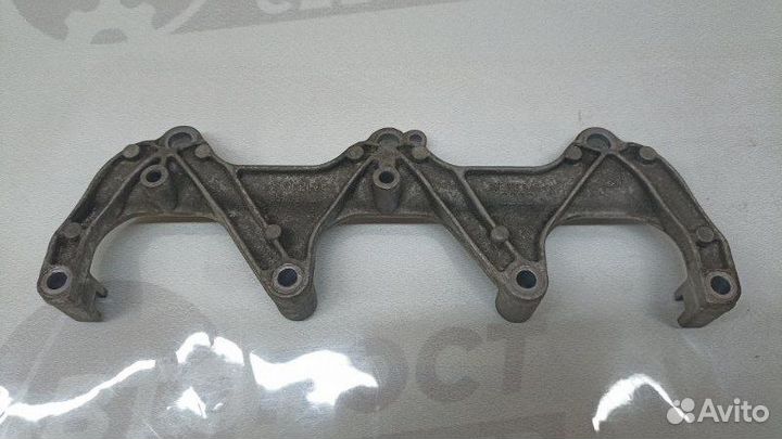 Кронштейн впускного коллектора правый Audi A6 C6