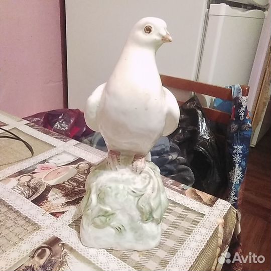 Фарфоровый голубь
