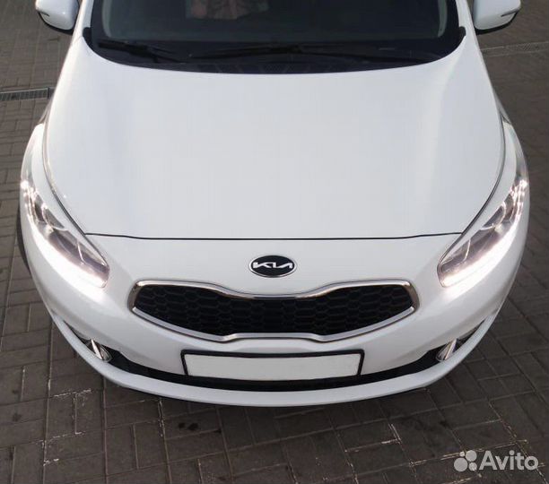 Наклейки на эмблемы Kia (белые)