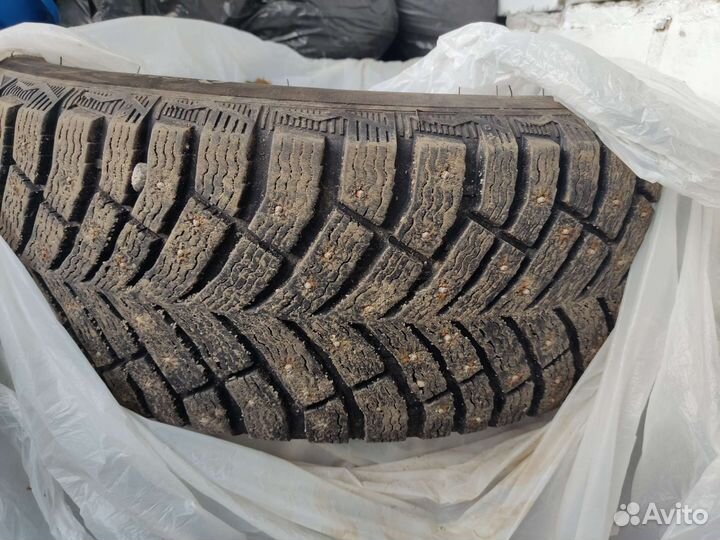 Michelin X-Ice North 4 205/65 R16