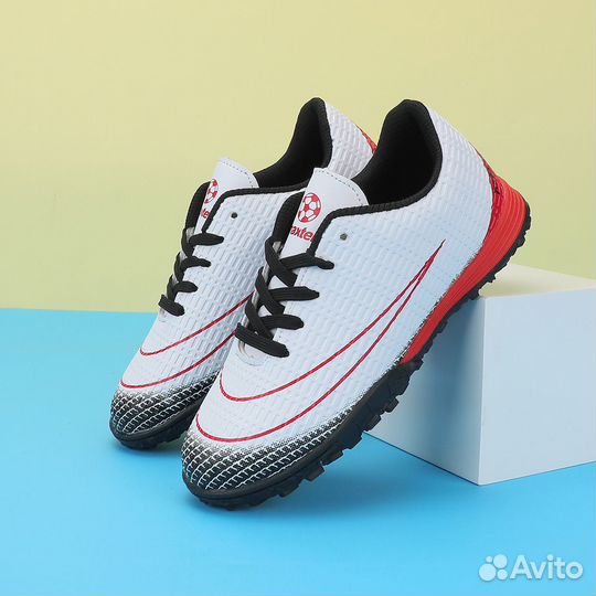 Детские футбольные бутсы (сороконожки)