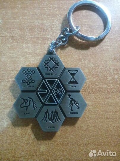 Брелок с логотипом EXO