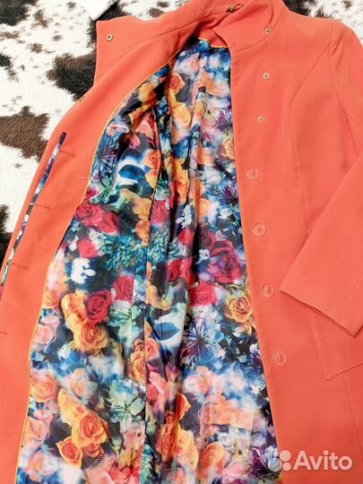 Пальто женское весеннее 42 размер