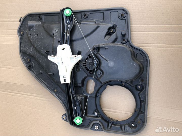 Стеклоподъемник задний правый VW Golf VI