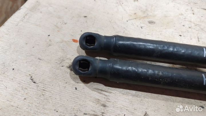 Амортизатор крышки багажника Hyundai Matrix 1