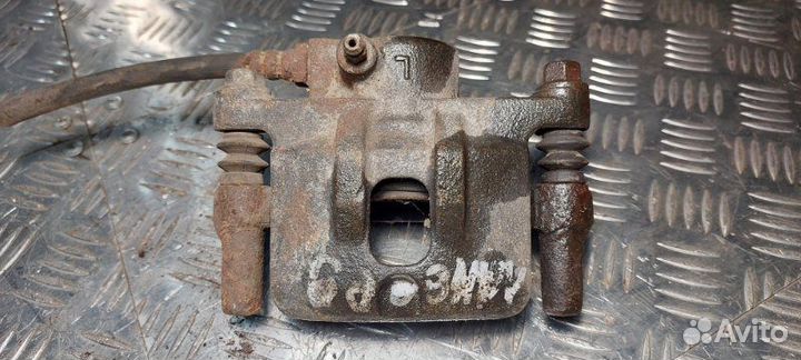 Суппорт тормозной передний левый Mitsubishi Lancer